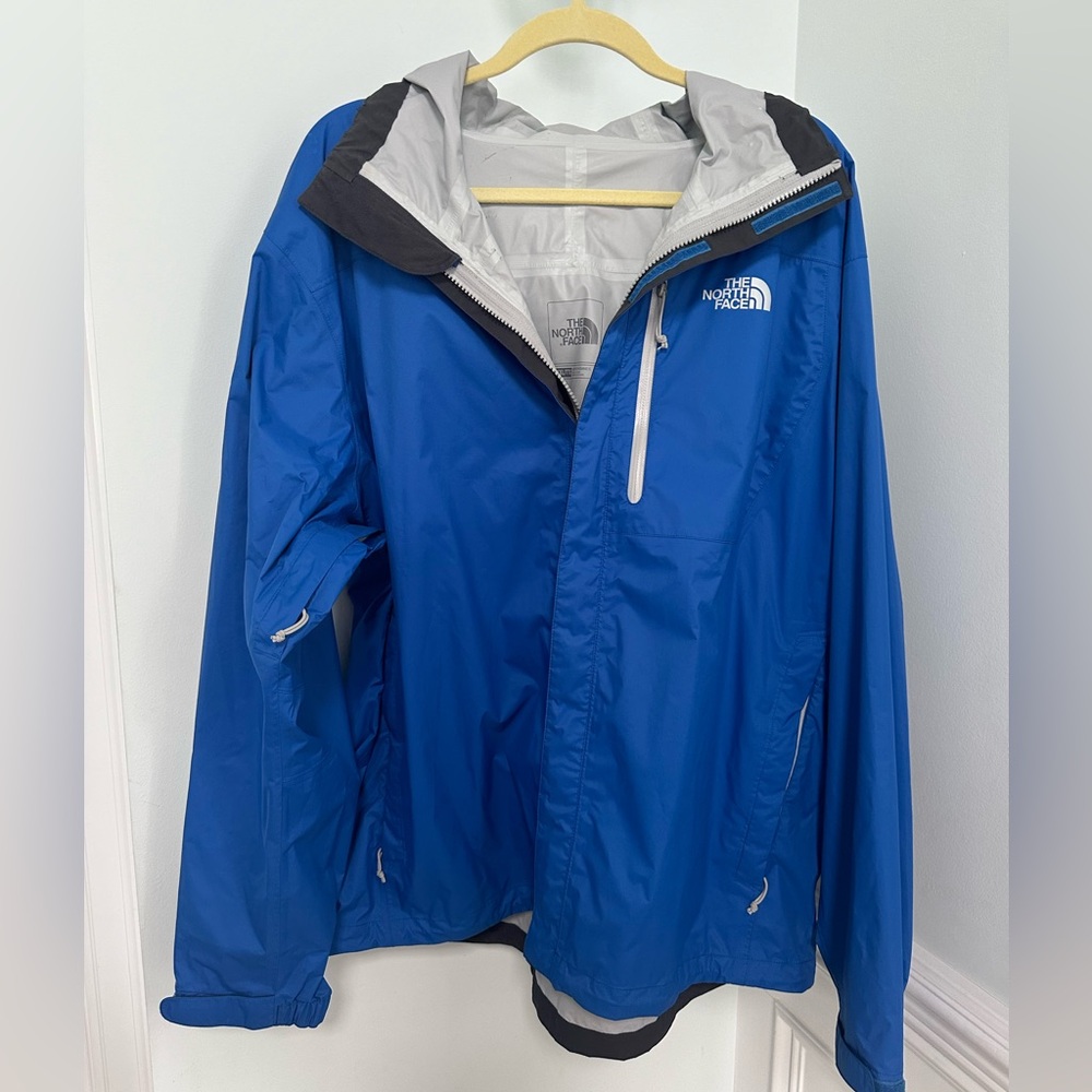 Men’s North Face wind breaker. Perfect for hiking, boating, or summer nights.
